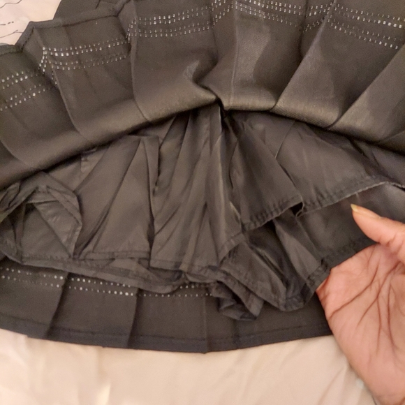 Cute Pleated Skirt -New - Picture 4 of 6